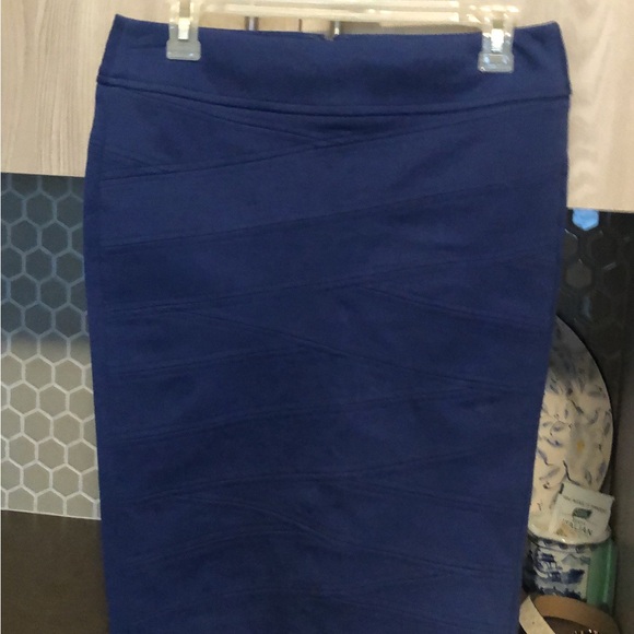 Elegant Blue Skirt - Picture 1 of 7